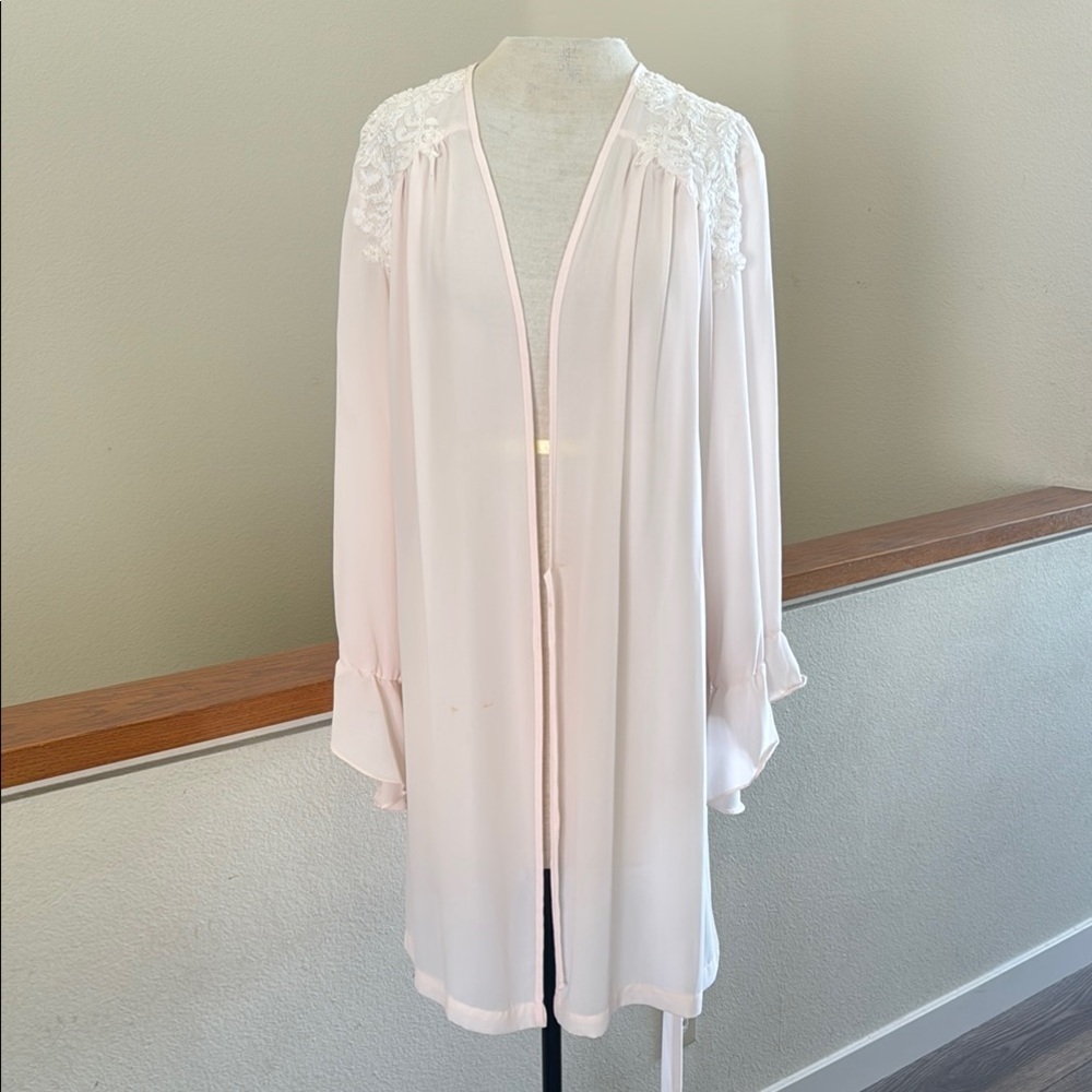 Vintage Elegant Pink with beaded Lace Trim robe